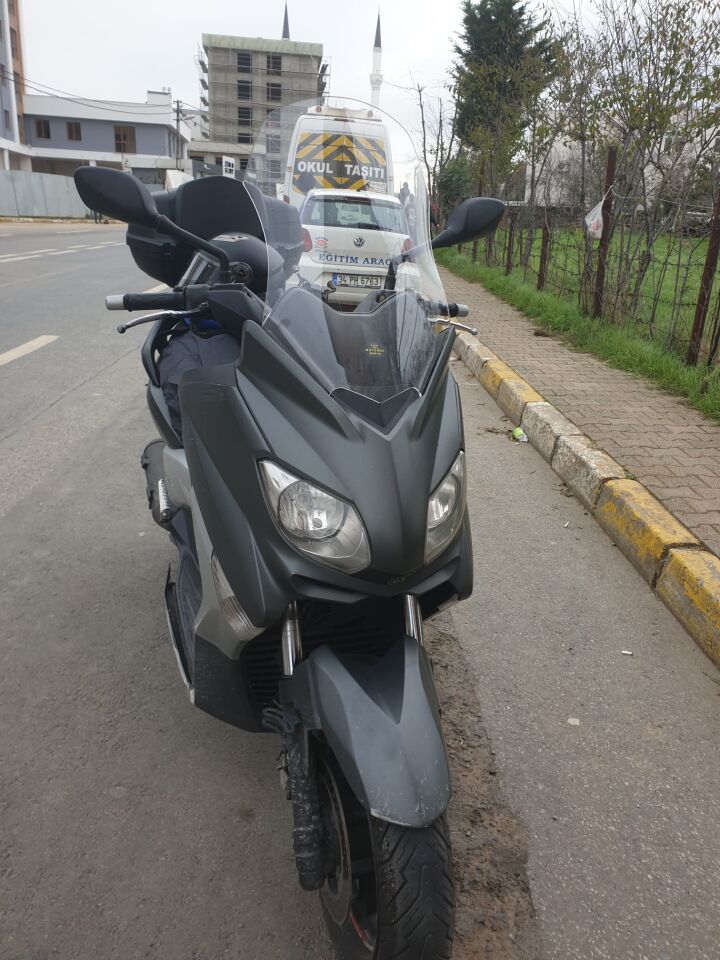 MOTOCAM Yamaha Xmax 250 Ön Cam 2011-2013 Model 55cm Şeffaf Renkli 4mm KISA SPOR CAM