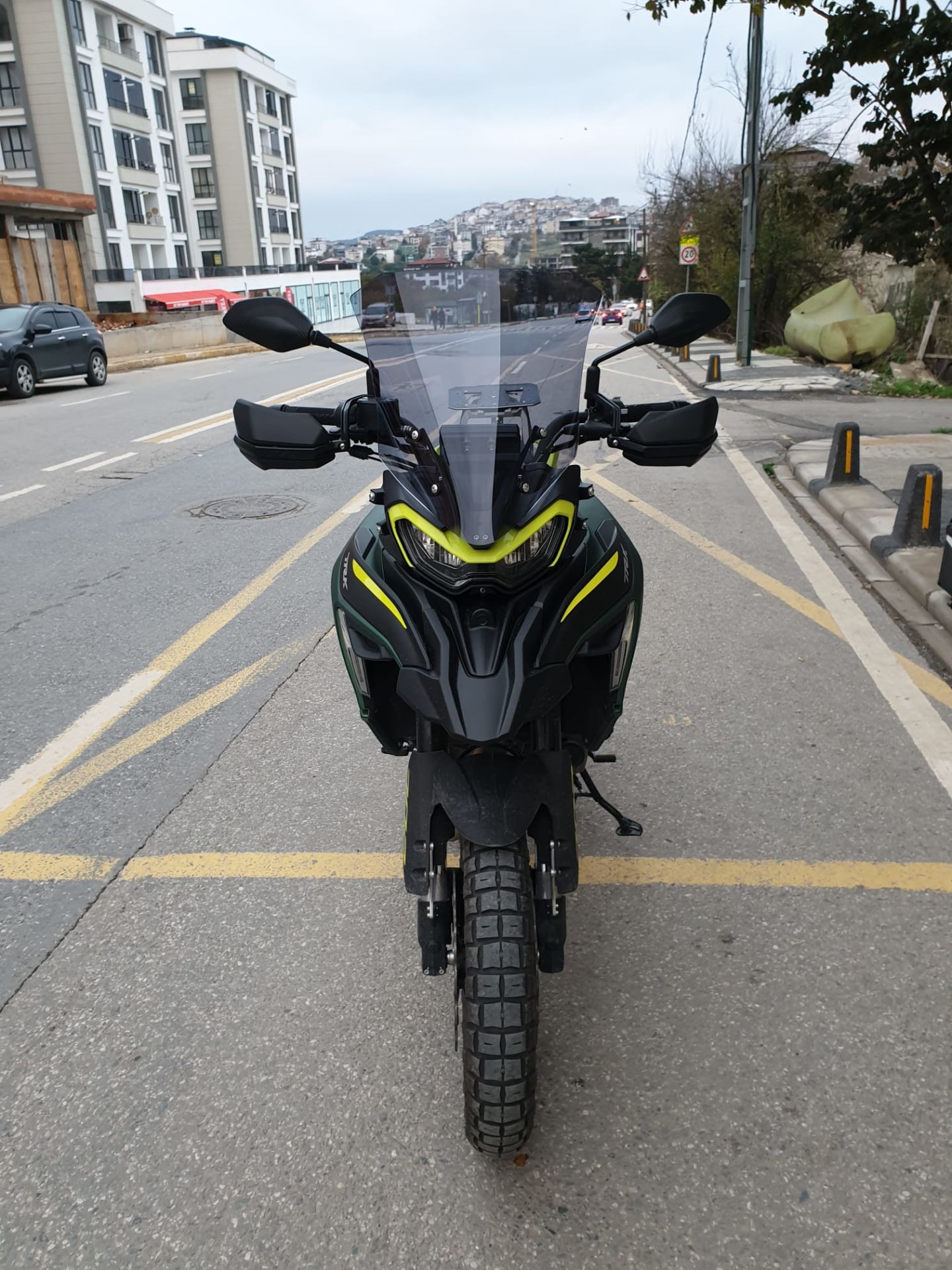 Benelli TRK 702 X Ön Cam 1. Tasarım 2024-2025 Model 51cm