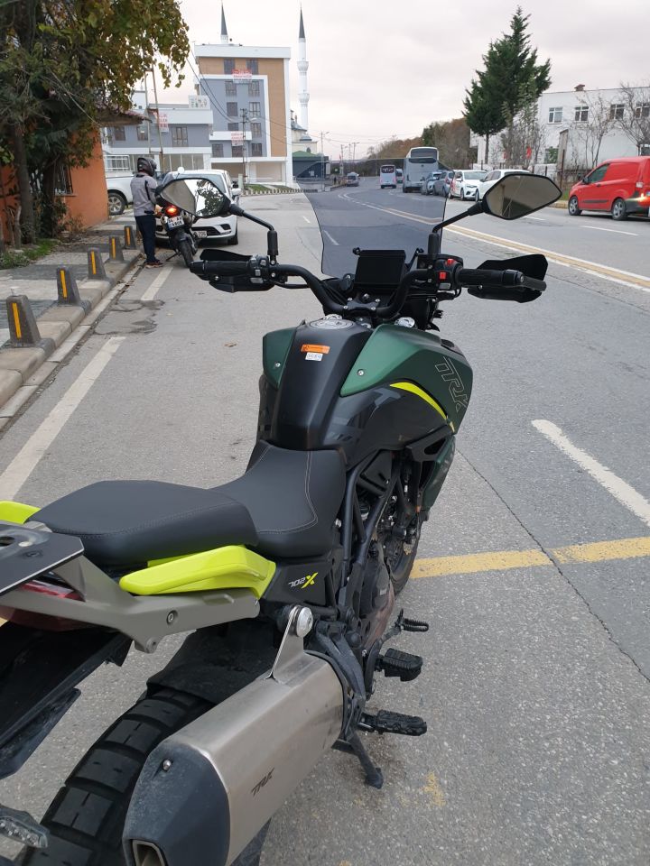 Benelli TRK 702 X Ön Cam 1. Tasarım 2024-2025 Model 51cm