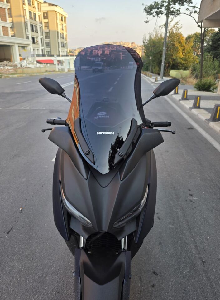 MOTOCAM Yamaha Xmax Ön Cam 2018-2022 Model 65cm Siyah Renkli 4mm