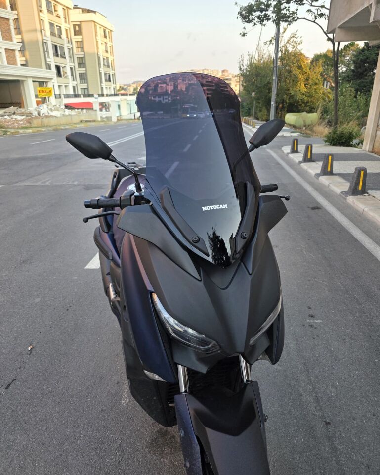 MOTOCAM Yamaha Xmax Ön Cam 2018-2022 Model 65cm Siyah Renkli 4mm