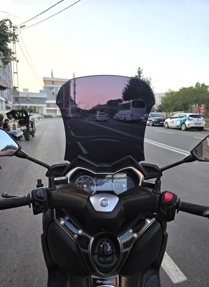 MOTOCAM Yamaha Xmax Ön Cam 2018-2022 Model 65cm Siyah Renkli 4mm