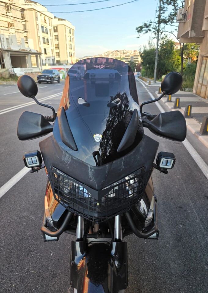 MOTOCAM Honda Varadero XL 1000 Ön Cam 2004-2011 Model 48cm Siyah Renkli 4mm