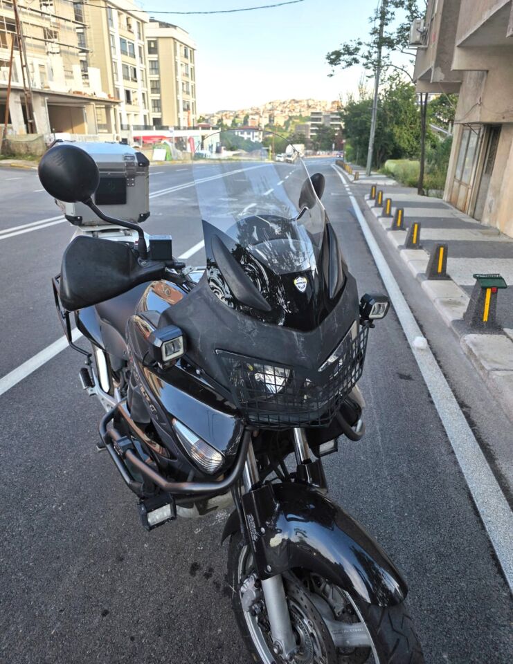 MOTOCAM Honda Varadero XL 1000 Ön Cam 2004-2011 Model 48cm Şeffaf Renkli 4mm