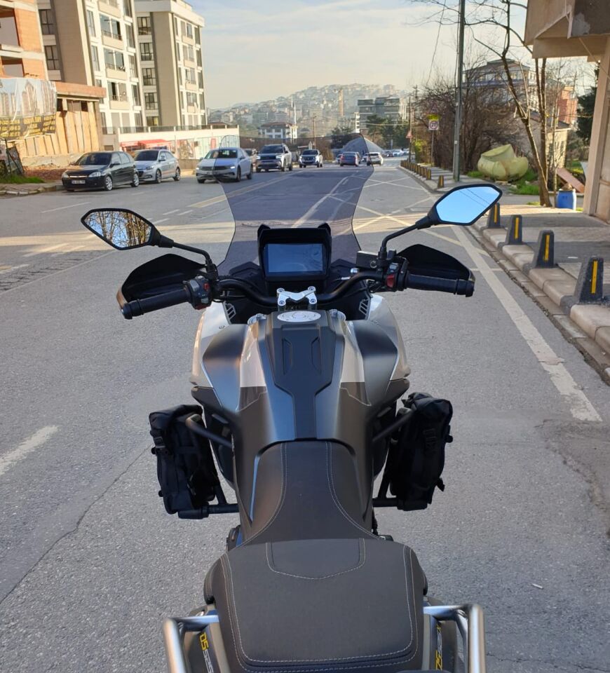 MOTOCAM Voge DS 625X Ön Cam 2023-2026 Model 56cm Füme Renkli 4mm SPORTİF MODEL