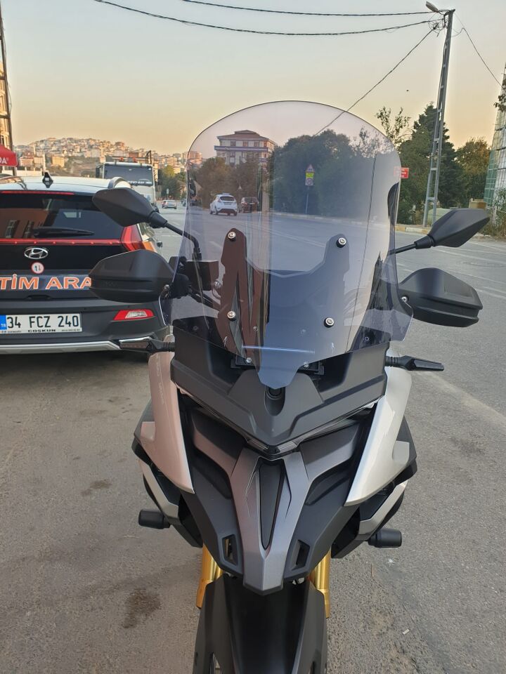 MOTOCAM Voge DS 625X Ön Cam 2023-2026 Model 65cm Füme Renkli 4mm GENİŞ MODEL
