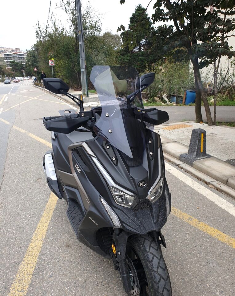MOTOCAM Kymco DTX 250 Ön Cam 2021-2026 Model 55cm Füme Renkli 4mm ORTA BOYLU
