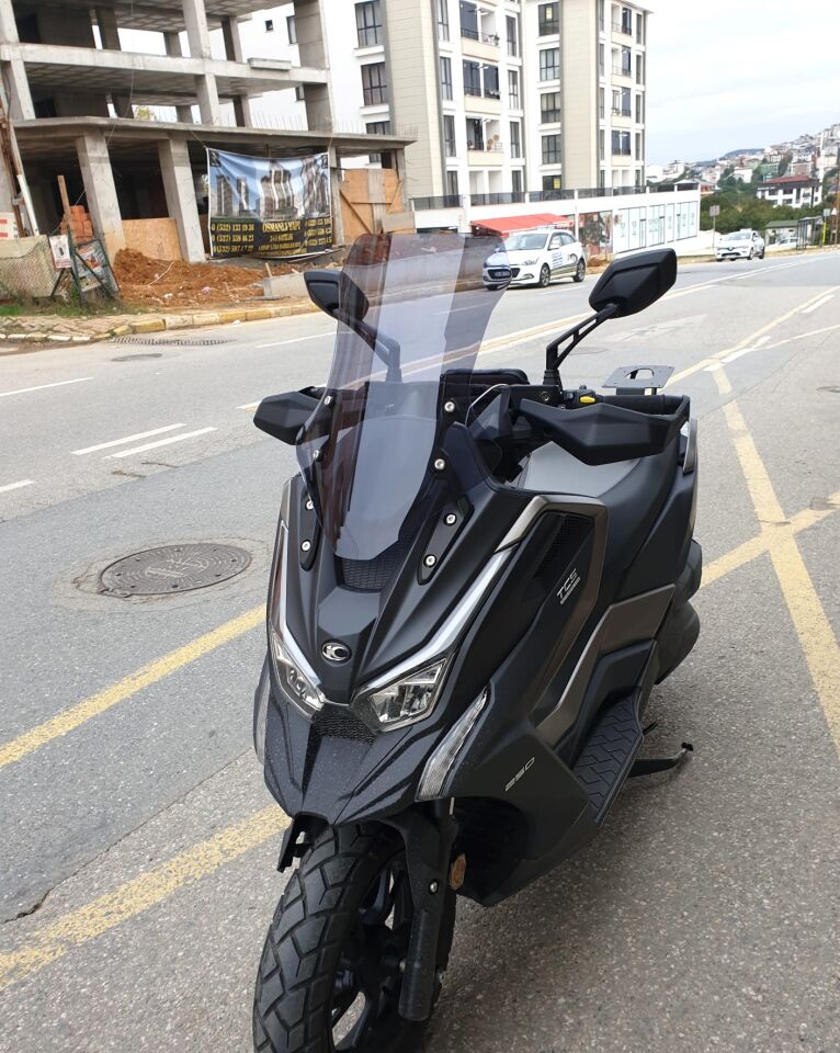 MOTOCAM Kymco DTX 250 Ön Cam 2021-2026 Model 55cm Füme Renkli 4mm ORTA BOYLU