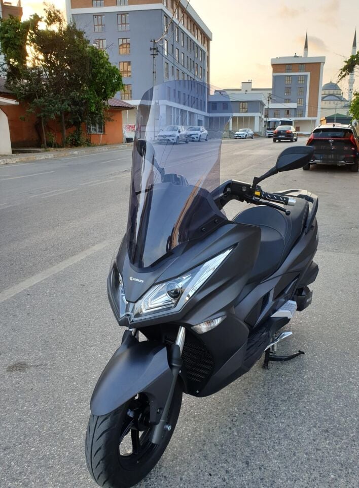 MOTOCAM Kanuni Reha 250 Ön Cam 2022-2026 Model 72cm Füme Renkli 4mm UZUN