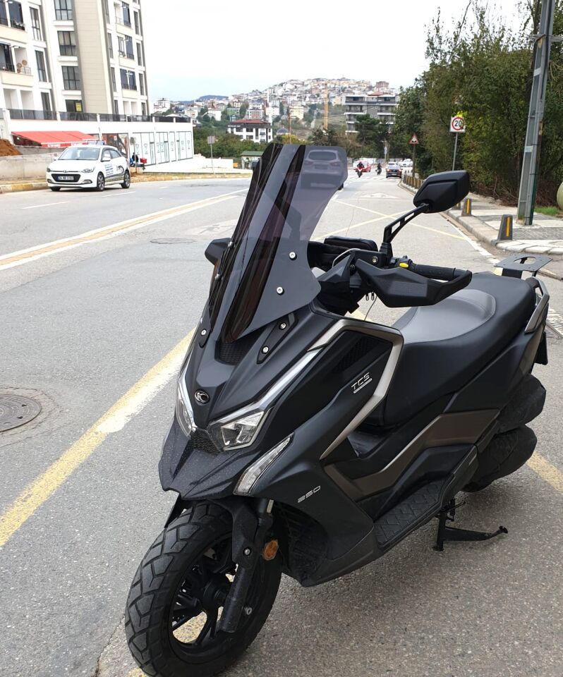 MOTOCAM Kymco DTX 250 Ön Cam 2021-2023 Model 55cm Siyah Renkli 4mm KISA