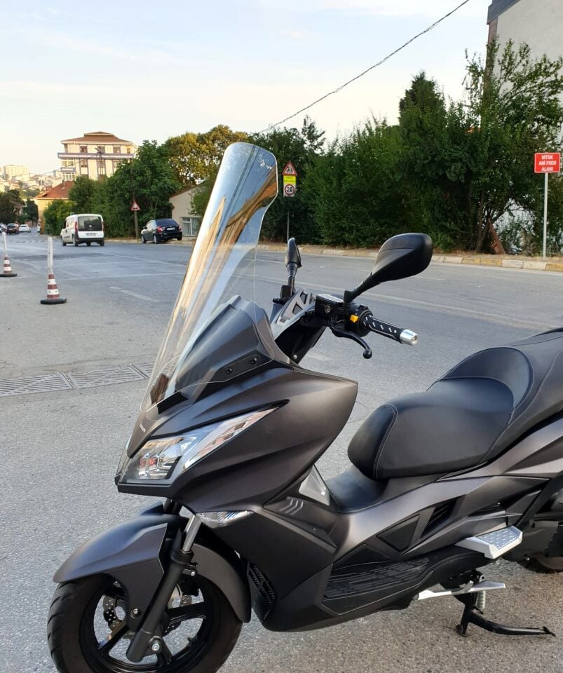 MOTOCAM Kanuni Reha 250 Ön Cam 2022-2026 Model 72cm Şeffaf Renkli 4mm UZUN