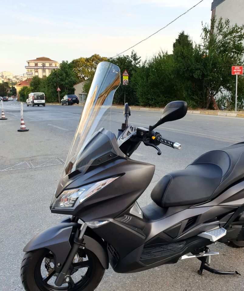 MOTOCAM Kanuni Reha 250 Ön Cam 2022-2026 Model 72cm Şeffaf Renkli 4mm UZUN