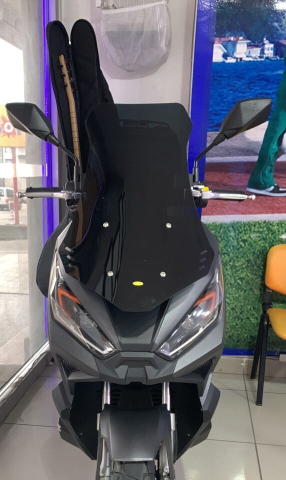 MOTOCAM Kanuni Seha Ön Cam 2022-2026 Model 55cm Siyah Renkli 4mm KISA