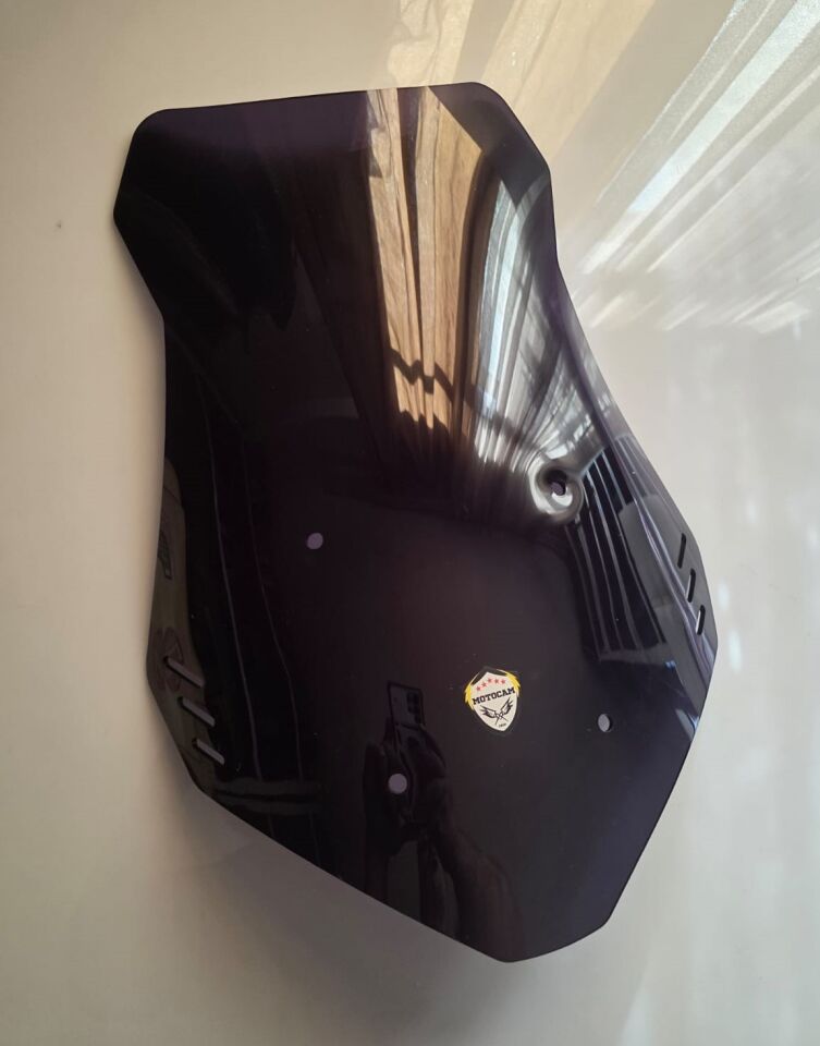 MOTOCAM Kanuni Seha Ön Cam 2022-2026 Model 55cm Siyah Renkli 4mm KISA