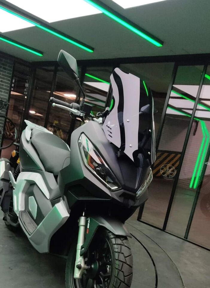 MOTOCAM Kanuni Seha Ön Cam 2022-2026 Model 55cm Siyah Renkli 4mm KISA