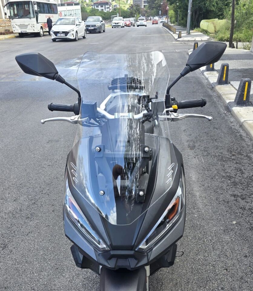 MOTOCAM Kanuni Seha 125 Ön Cam 2022-2026 Model 55cm Şeffaf Renkli 4mm KISA