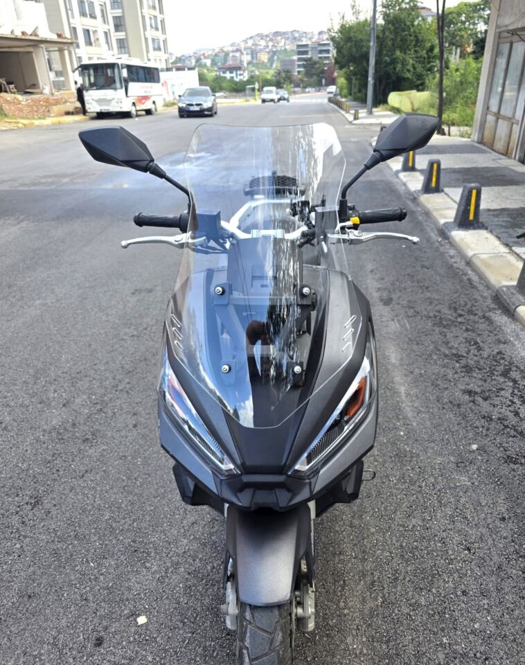 MOTOCAM Kanuni Seha 125 Ön Cam 2022-2026 Model 55cm Şeffaf Renkli 4mm KISA
