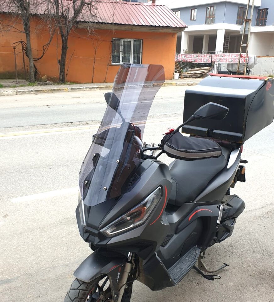 MOTOCAM Kanuni Seha 125 Ön Cam 2022-2026 Model 65cm Füme Renkli 4mm ORTA BOYLU