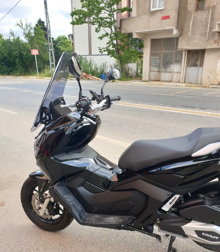MOTOCAM Kanuni Seha 125 Ön Cam 2022-2026 Model 65cm Füme Renkli 4mm ORTA BOYLU
