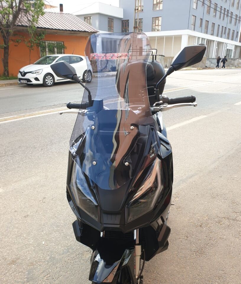 MOTOCAM Kanuni Seha 125 Ön Cam 2022-2026 Model 65cm Füme Renkli 4mm ORTA BOYLU