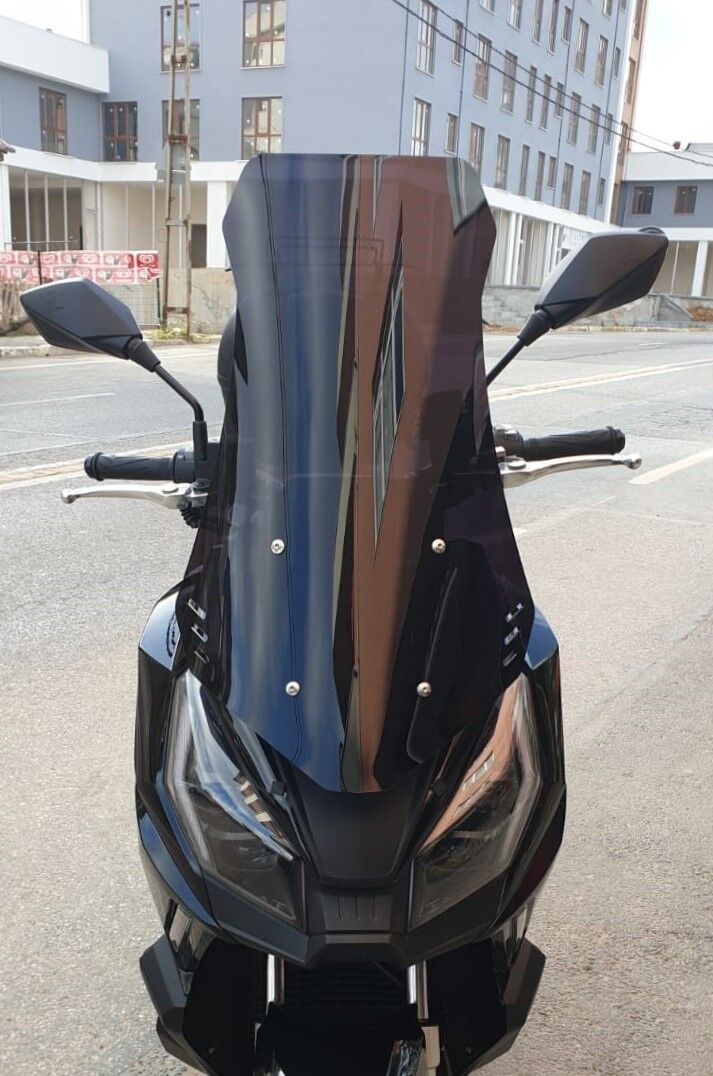 MOTOCAM Kanuni Seha 125 Ön Cam 2022-2026 Model 65cm Siyah Renkli 4mm ORTA BOYLU