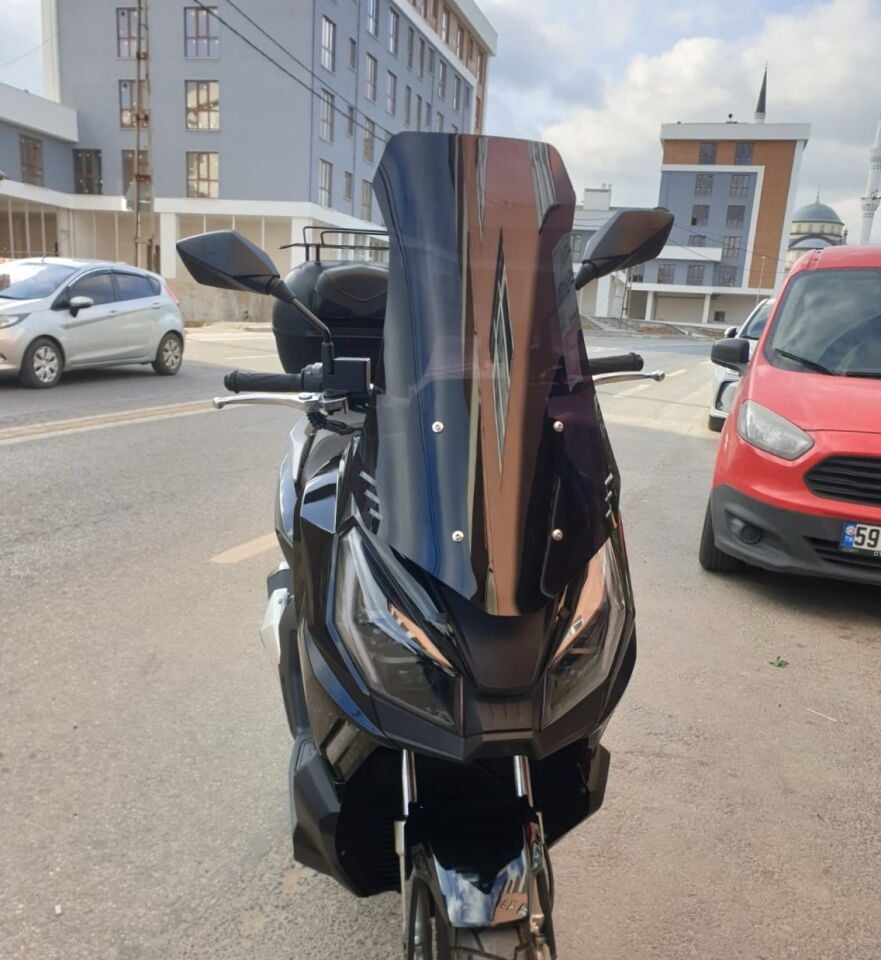 MOTOCAM Kanuni Seha 125 Ön Cam 2022-2026 Model 65cm Siyah Renkli 4mm ORTA BOYLU