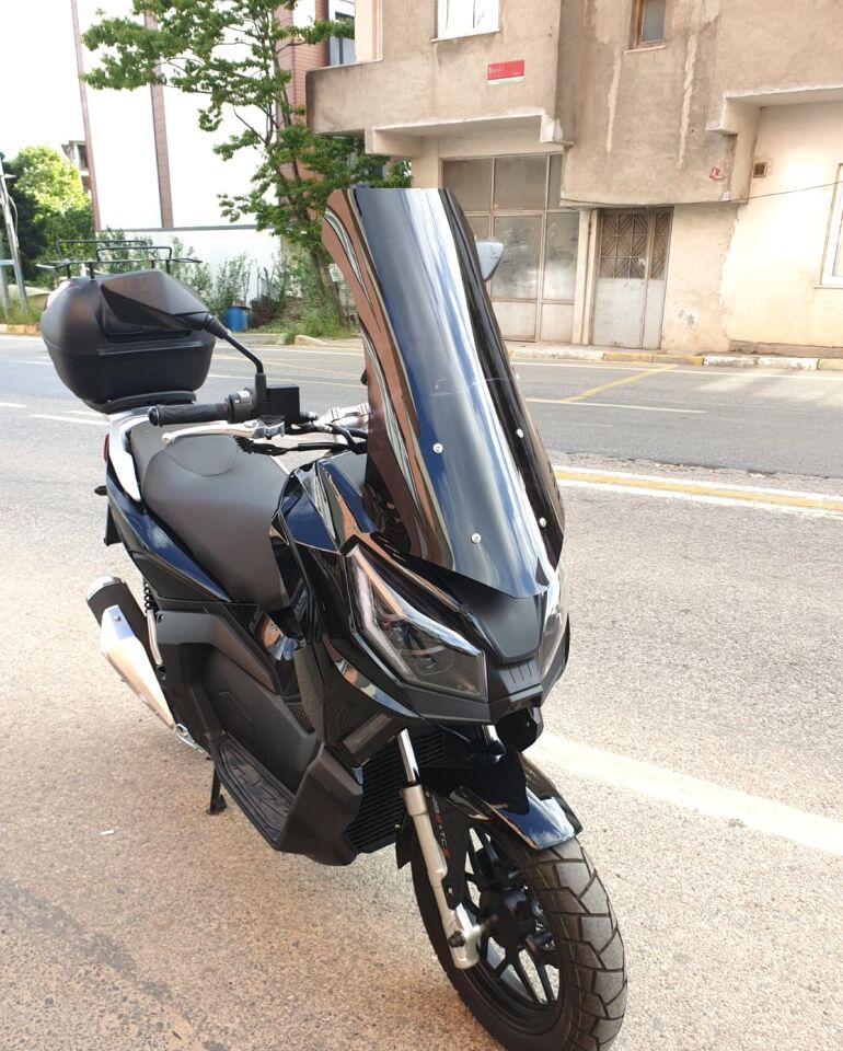 MOTOCAM Kanuni Seha 125 Ön Cam 2022-2026 Model 65cm Siyah Renkli 4mm ORTA BOYLU