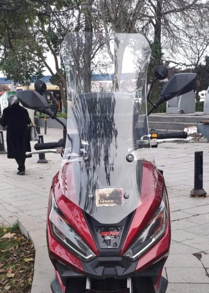 MOTOCAM Kanuni Seha 125 Ön Cam 2022-2026 Model 65cm Şeffaf Renkli 4mm ORTA BOYLU