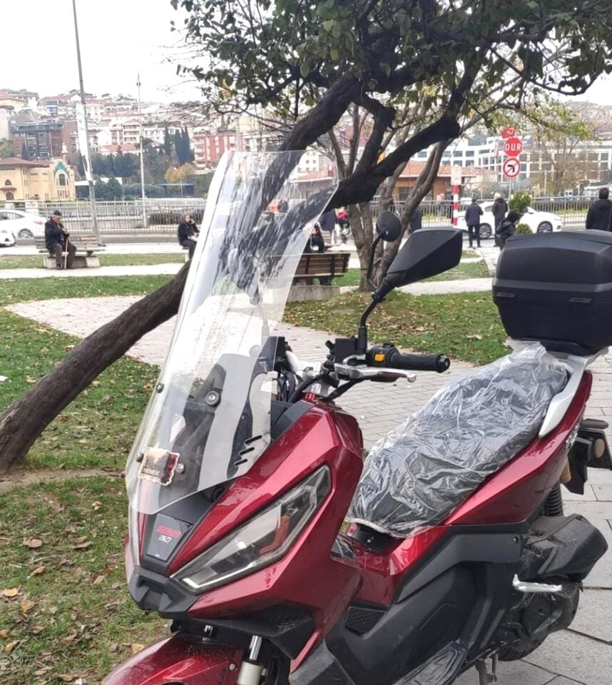 MOTOCAM Kanuni Seha 125 Ön Cam 2022-2026 Model 65cm Şeffaf Renkli 4mm ORTA BOYLU