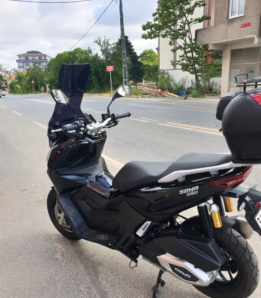 MOTOCAM Kanuni Seha 125 Ön Cam 2022-2026 Model 78cm Siyah Renkli 4mm UZUN