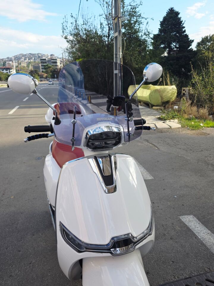 MOTOCAM Yuki Risotto 125 Ön Cam 2022-2026 Model 39cm Füme Renkli 4mm APARATSIZ