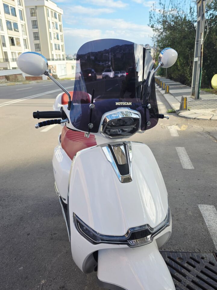 MOTOCAM Yuki Risotto 125 Ön Cam 2022-2026 Model 39cm Siyah Renkli 4mm APARATSIZ