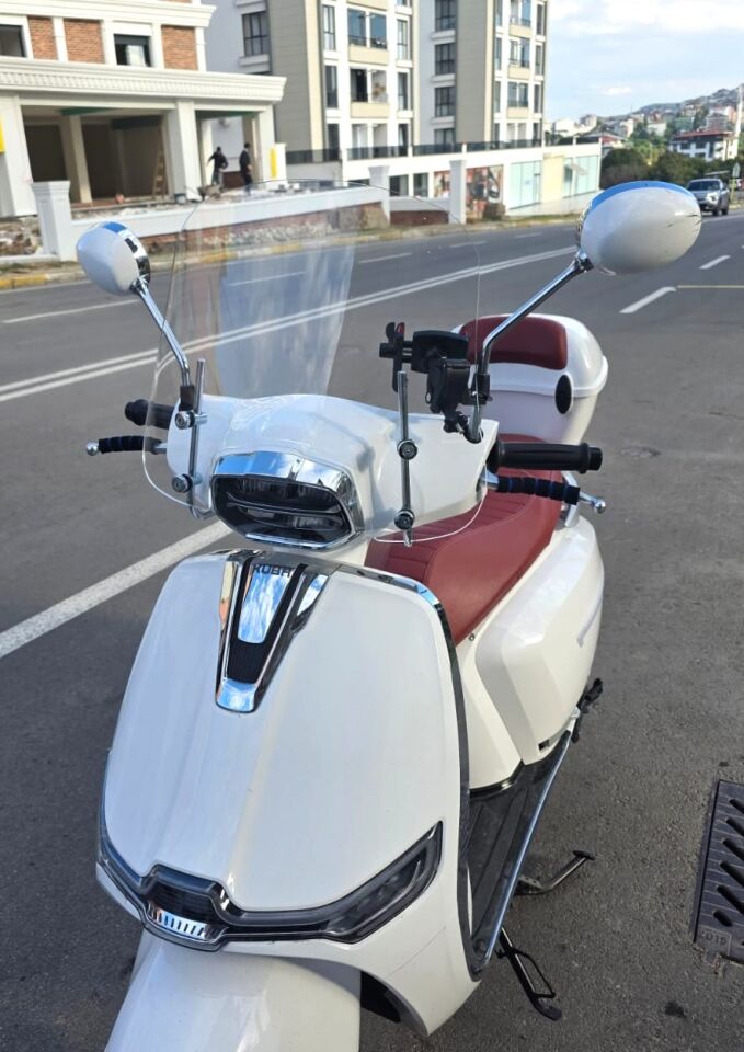 MOTOCAM Yuki Risotto 125 Ön Cam 2022-2026 Model 39cm Şeffaf Renkli 4mm APARATSIZ