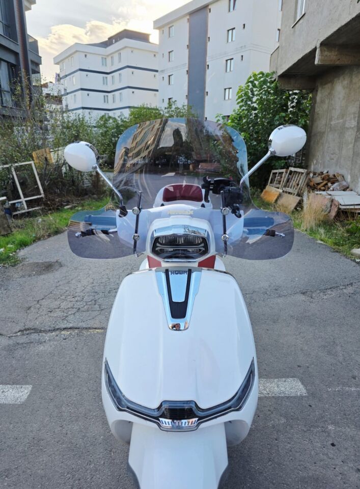 MOTOCAM Yuki Risotto 125 Ön Cam 2022-2026 Model 43cm Füme Renkli 4mm Elcikli APARATSIZ