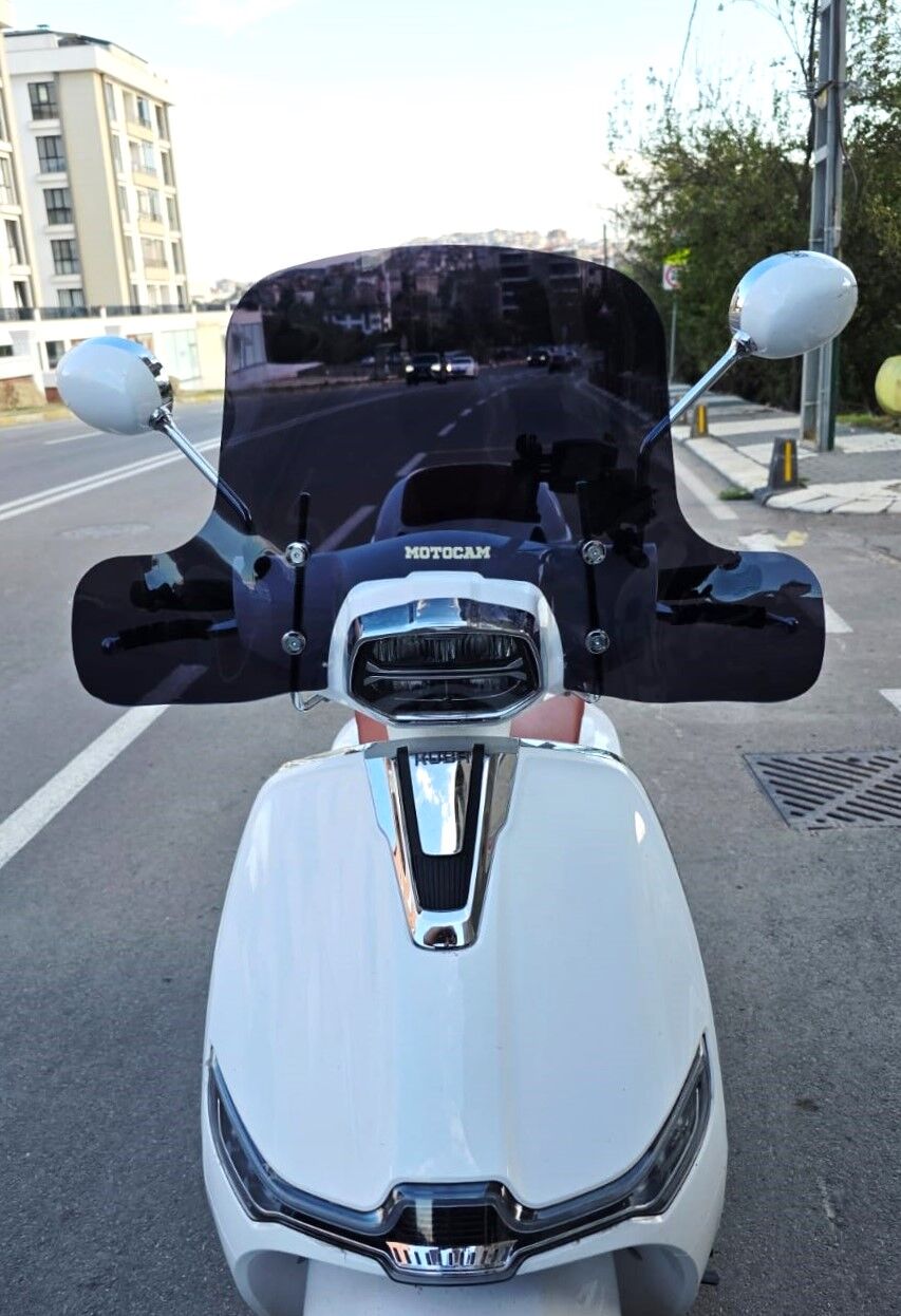 MOTOCAM Yuki Risotto 125 Ön Cam 2022-2026 Model 43cm Siyah Renkli 4mm Elcikli APARATSIZ
