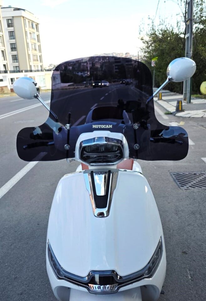 MOTOCAM Yuki Risotto 125 Ön Cam 2022-2026 Model 43cm Siyah Renkli 4mm Elcikli APARATSIZ