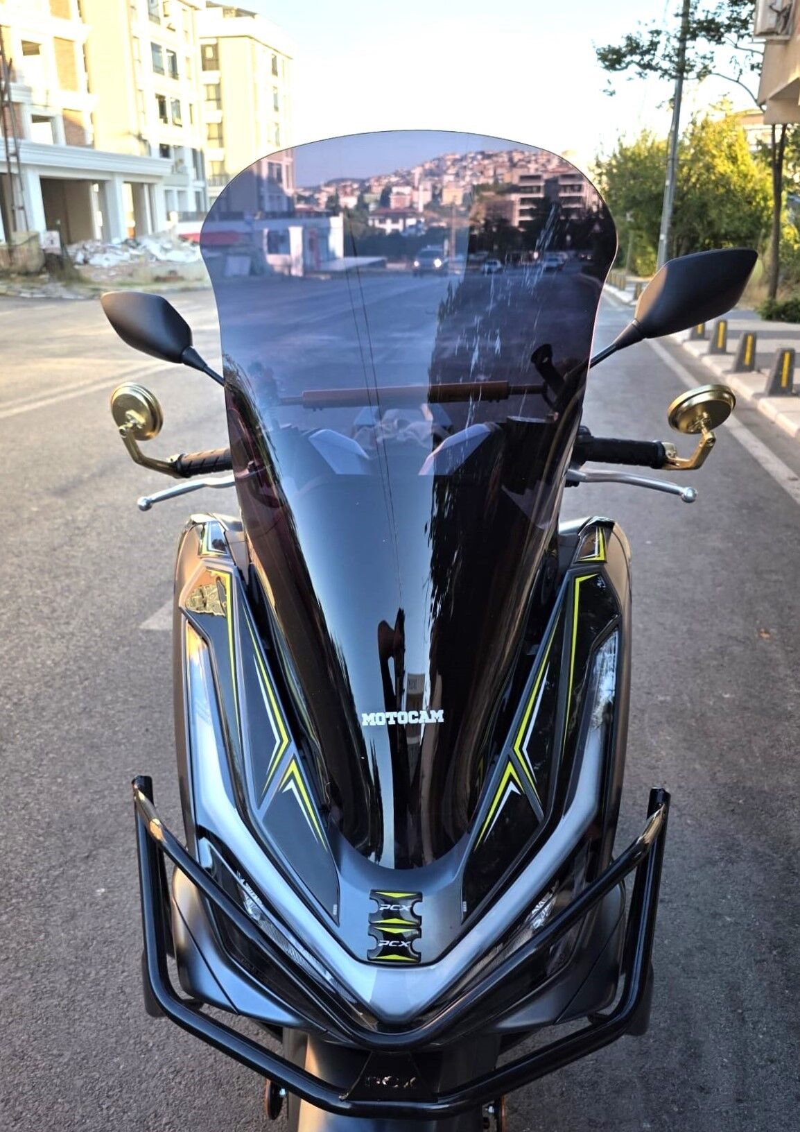 MOTOCAM Honda PCX Ön Cam 2025-2026 Model 72cm Siyah Renkli 4mm