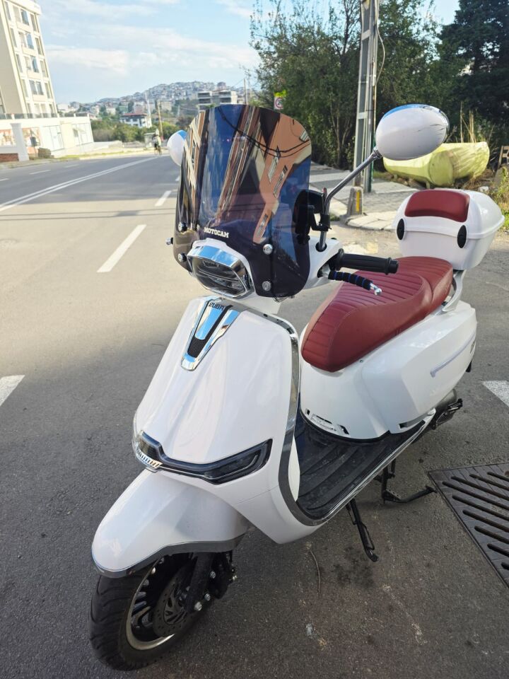 MOTOCAM Yuki Risotto 50 Ön Cam 2022-2026 Model 39cm Siyah Renkli 4mm APARATSIZ