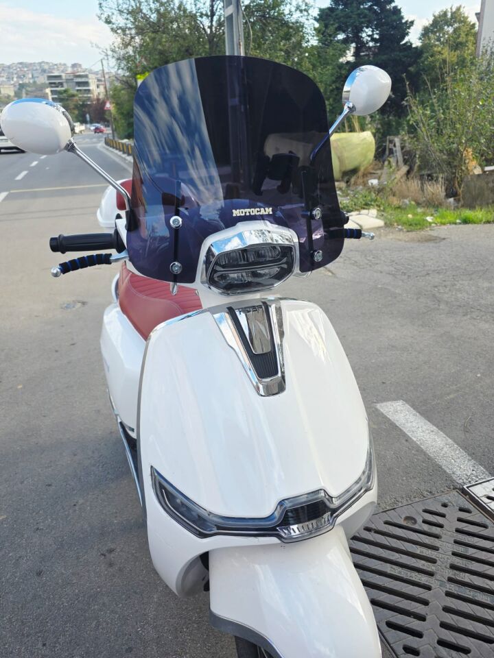 MOTOCAM Yuki Risotto 50 Ön Cam 2022-2026 Model 39cm Siyah Renkli 4mm APARATSIZ