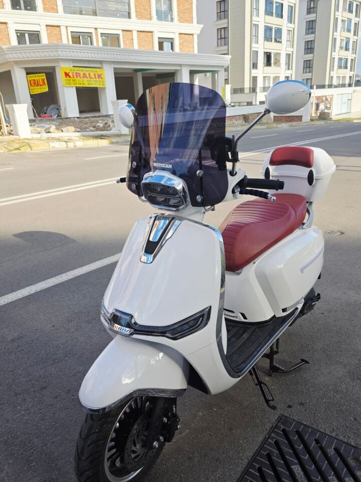 MOTOCAM Yuki Risotto 50 Ön Cam 2022-2026 Model 39cm Siyah Renkli 4mm APARATSIZ