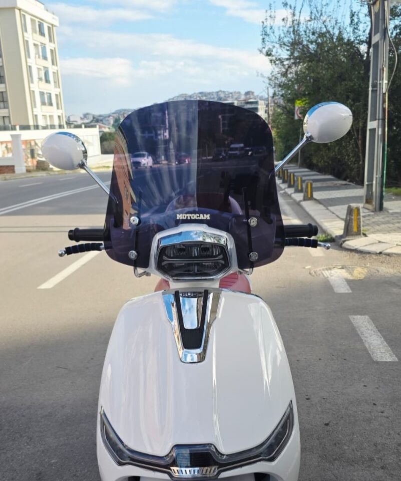 MOTOCAM Yuki Risotto 50 Ön Cam 2022-2026 Model 39cm Siyah Renkli 4mm APARATSIZ