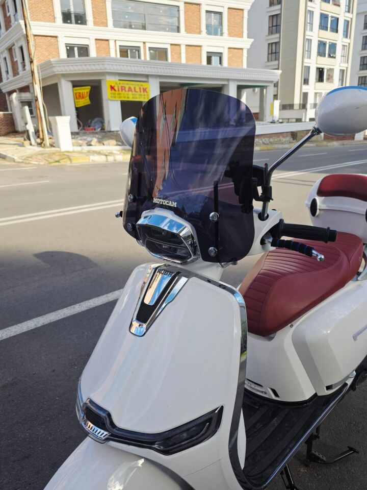 MOTOCAM Yuki Risotto 50 Ön Cam 2022-2026 Model 39cm Siyah Renkli 4mm APARATSIZ