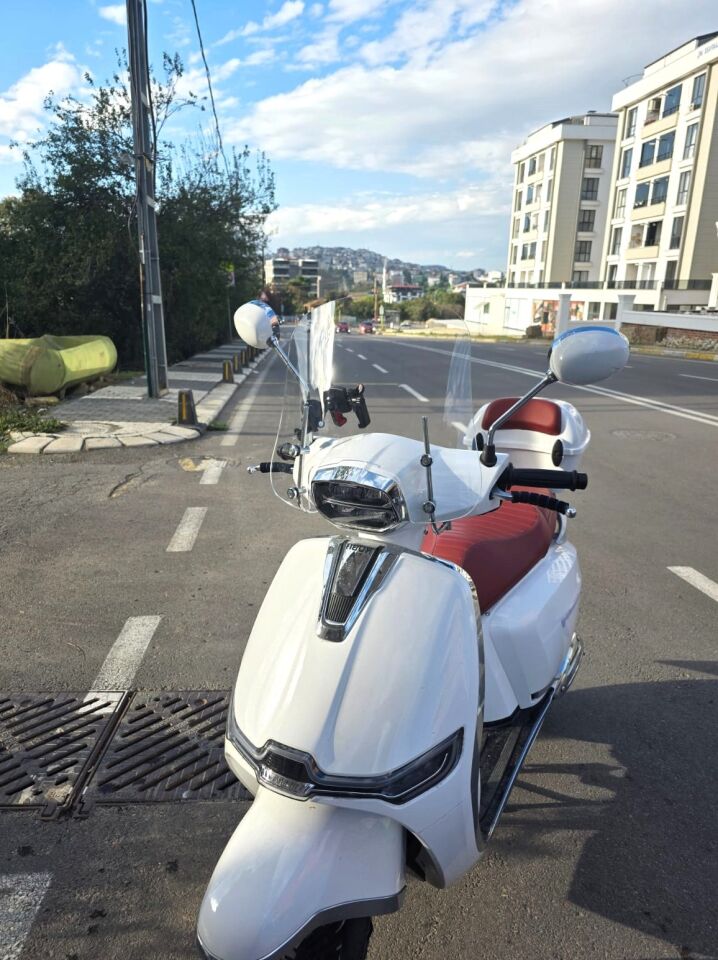 MOTOCAM Yuki Risotto 50 Ön Cam 2022-2026 Model 39cm Şeffaf Renkli 4mm APARATSIZ