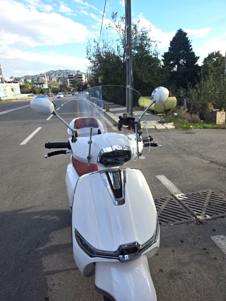 MOTOCAM Yuki Risotto 50 Ön Cam 2022-2026 Model 39cm Şeffaf Renkli 4mm APARATSIZ