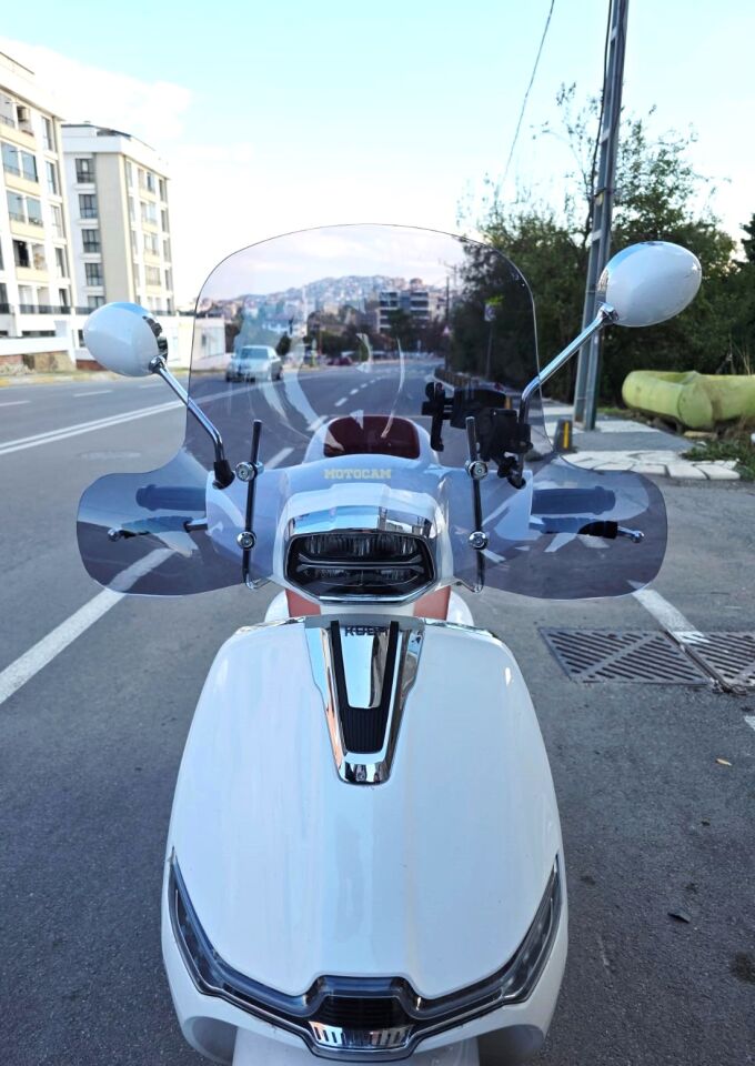 MOTOCAM Yuki Risotto 50 Ön Cam 2022-2026 Model 43cm Füme Renkli 4mm Elcikli APARATSIZ