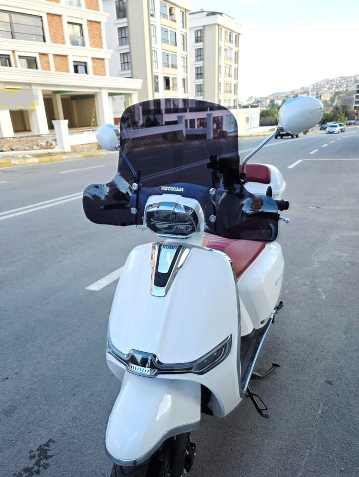 MOTOCAM Yuki Risotto 50 Ön Cam 2022-2026 Model 43cm Siyah Renkli 4mm Elcikli APARATSIZ