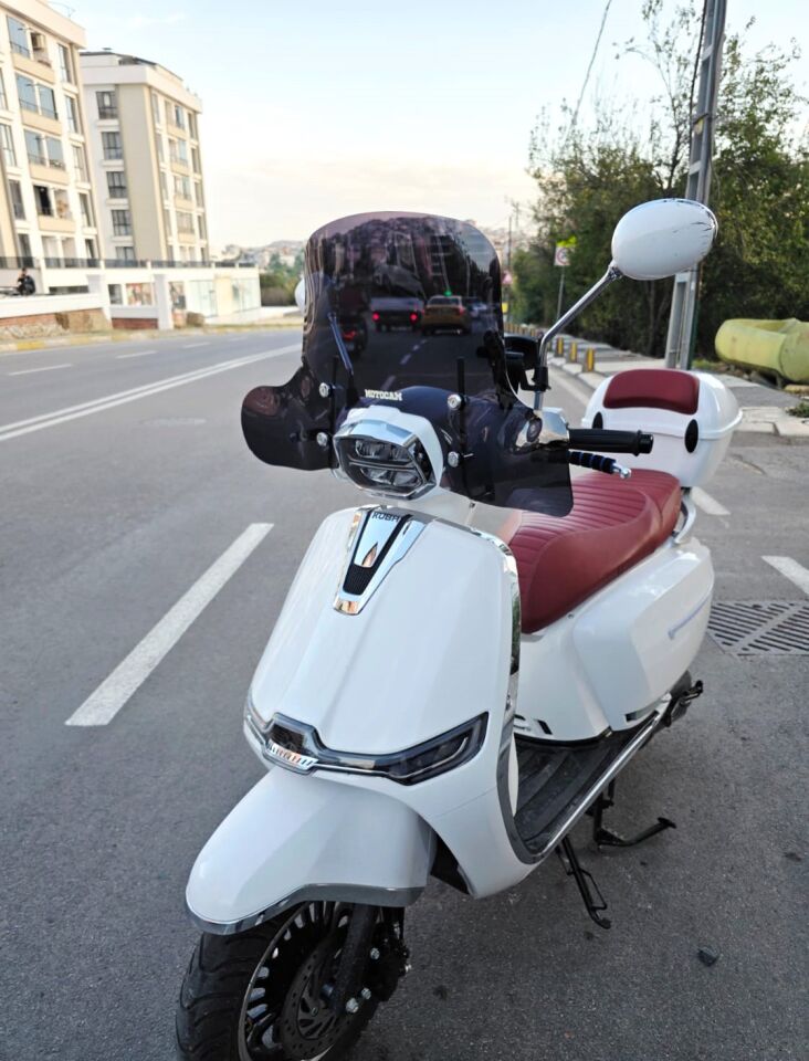 MOTOCAM Yuki Risotto 50 Ön Cam 2022-2026 Model 43cm Siyah Renkli 4mm Elcikli APARATSIZ