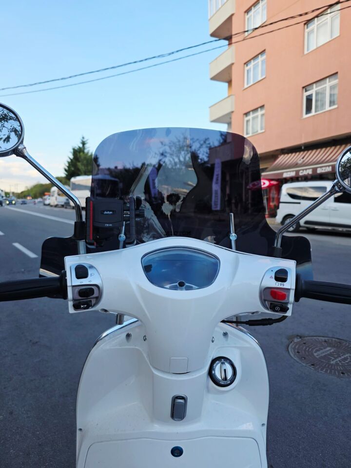MOTOCAM Yuki Risotto 50 Ön Cam 2022-2026 Model 43cm Siyah Renkli 4mm Elcikli APARATSIZ