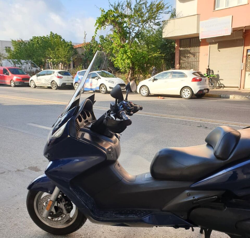 MOTOCAM Honda Silverwing FJS 600 Ön Cam 2001-2012 Model 56cm Şeffaf Renkli 4mm