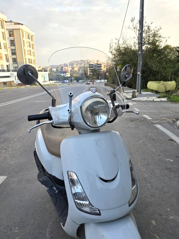 MOTOCAM SYM Fiddle II 125 Ön Cam 2008-2016 Model 44cm Şeffaf Renkli APARATSIZ